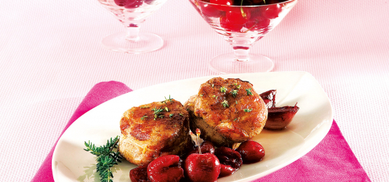 Filetto di maiale con ciliegie  caramellate e salsa al vino